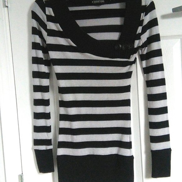 Asymetrical Neck Black and White / Grey White Light Sweater - Picture 2 of 6
